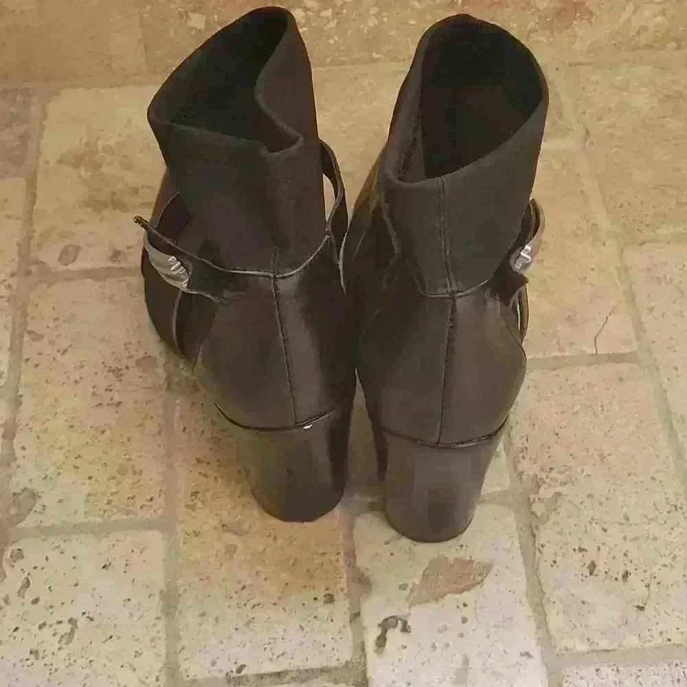 Short autumn boots size european 39